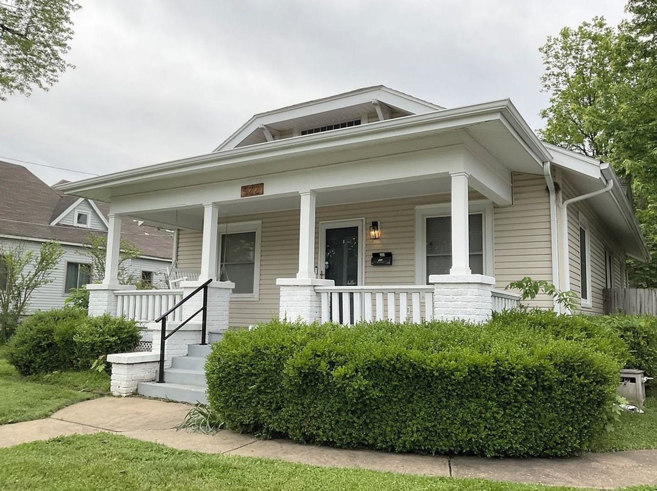 522 W Scott St - Photo 2 of 16