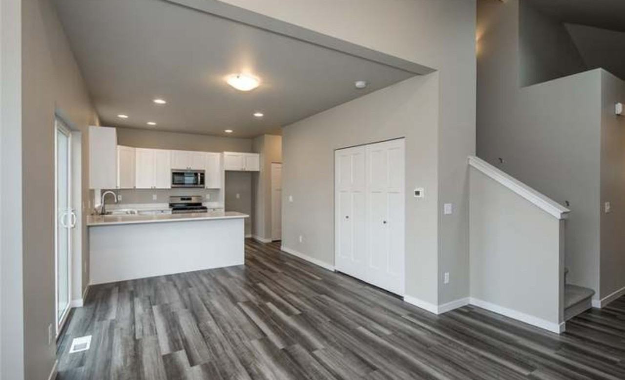 2082 Roxy Loop - Photo 3 of 20