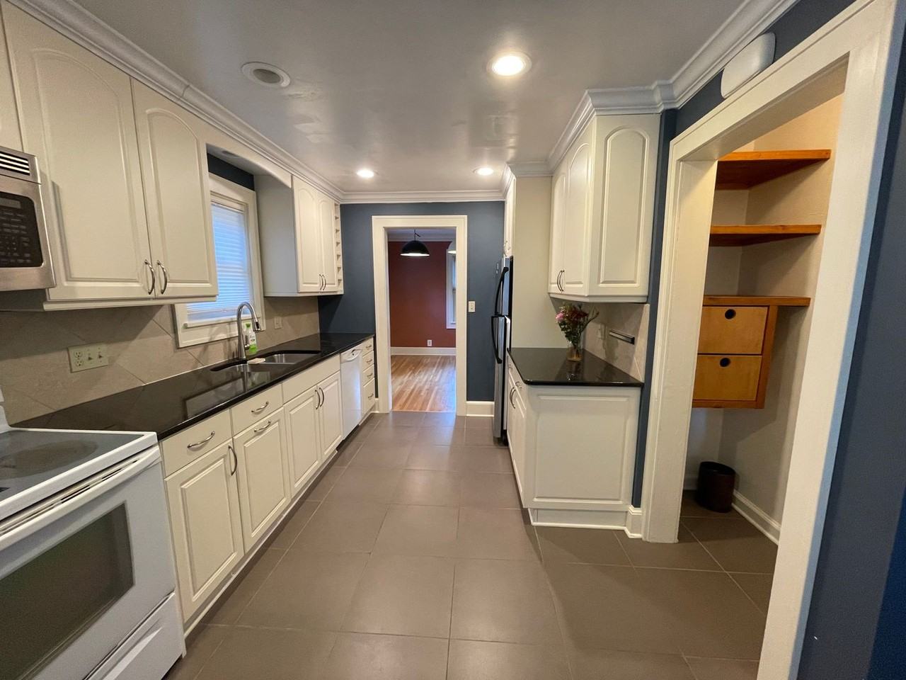 1821 Wallace Ave - Photo 5 of 40