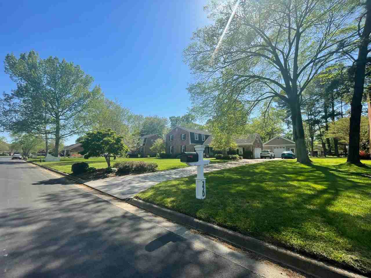 220 Melonie Dr - Photo 2 of 50