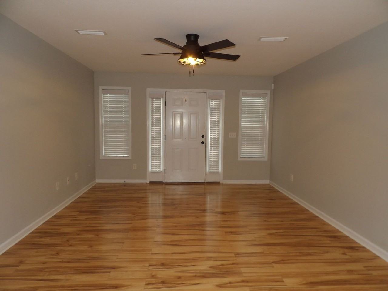 111 Jasmine Cir - Photo 2 of 14