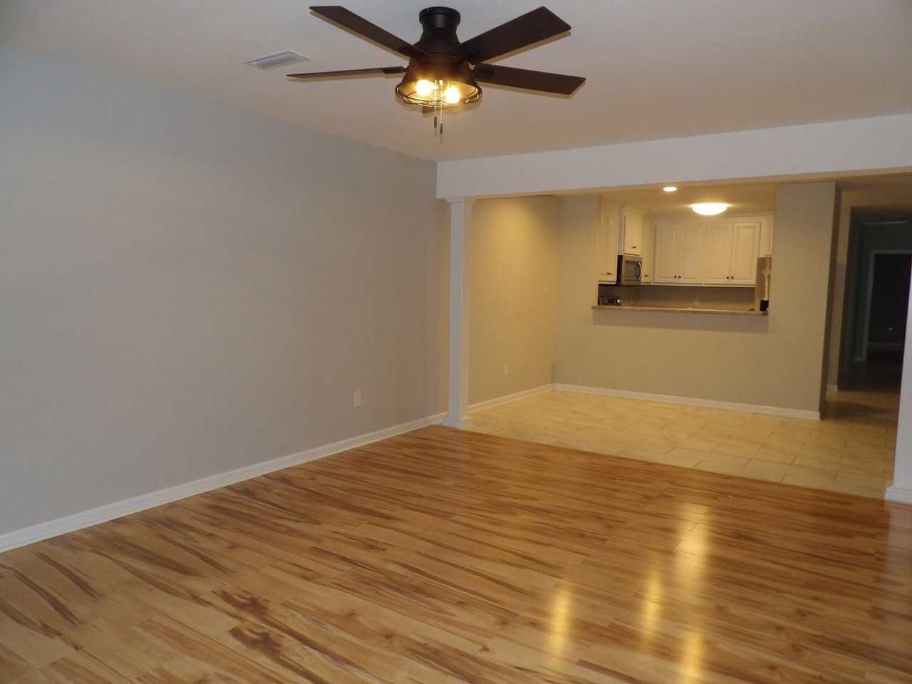 111 Jasmine Cir - Photo 3 of 14