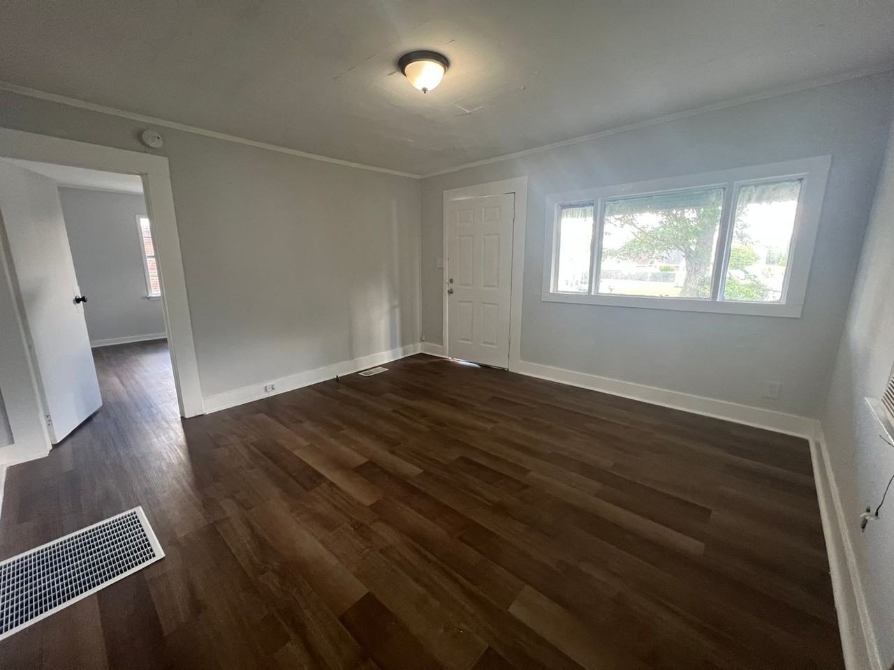 2720 31st Ave - Photo 3 of 12