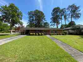 featured image of 220 Oxford Dr