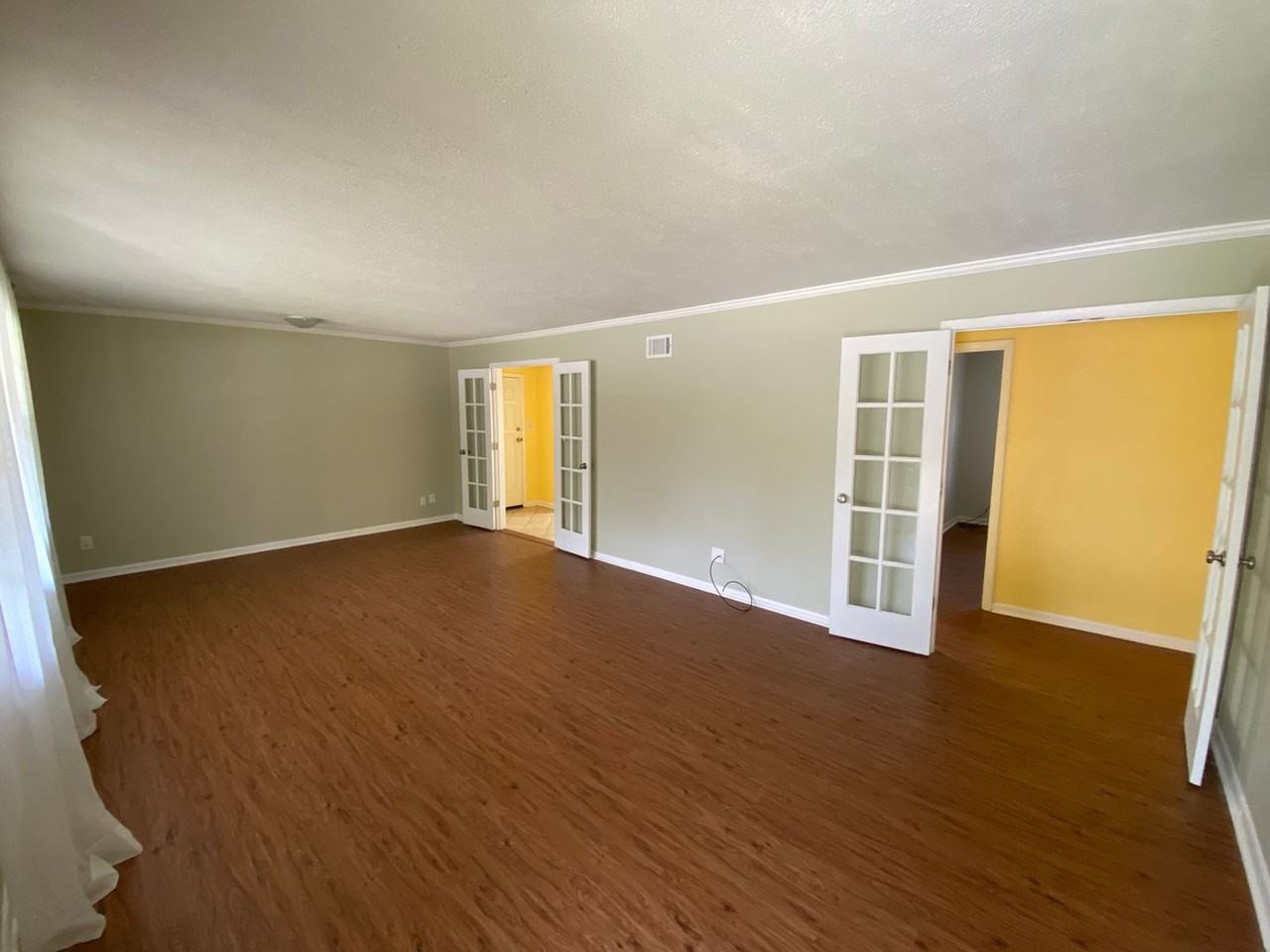 220 Oxford Dr - Photo 2 of 27