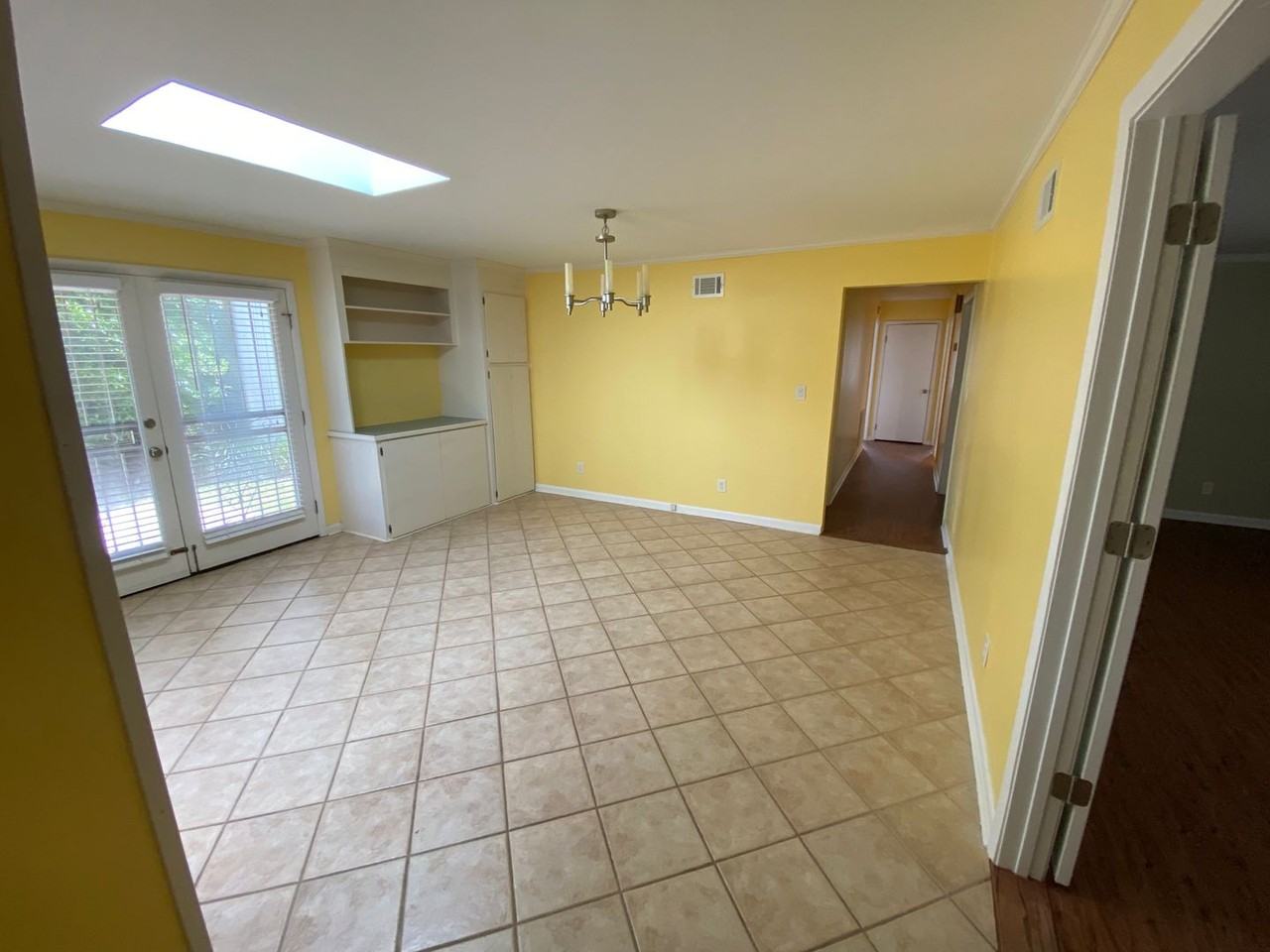 220 Oxford Dr - Photo 5 of 27