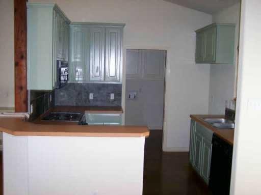 110 Chestnut - Photo 3 of 6