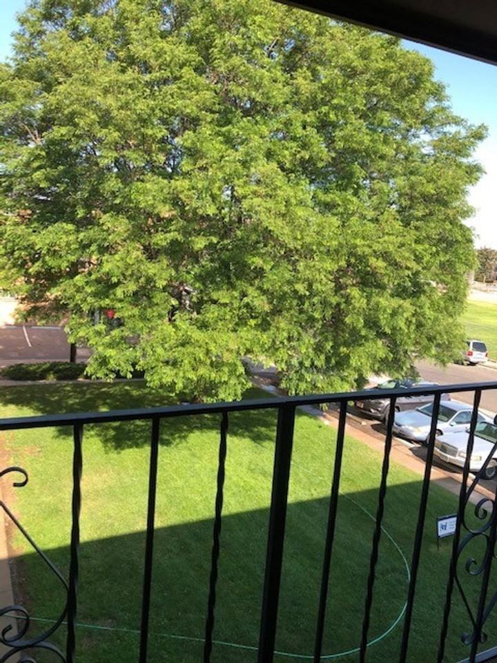 Rangeview Manor - Photo 3 of 50