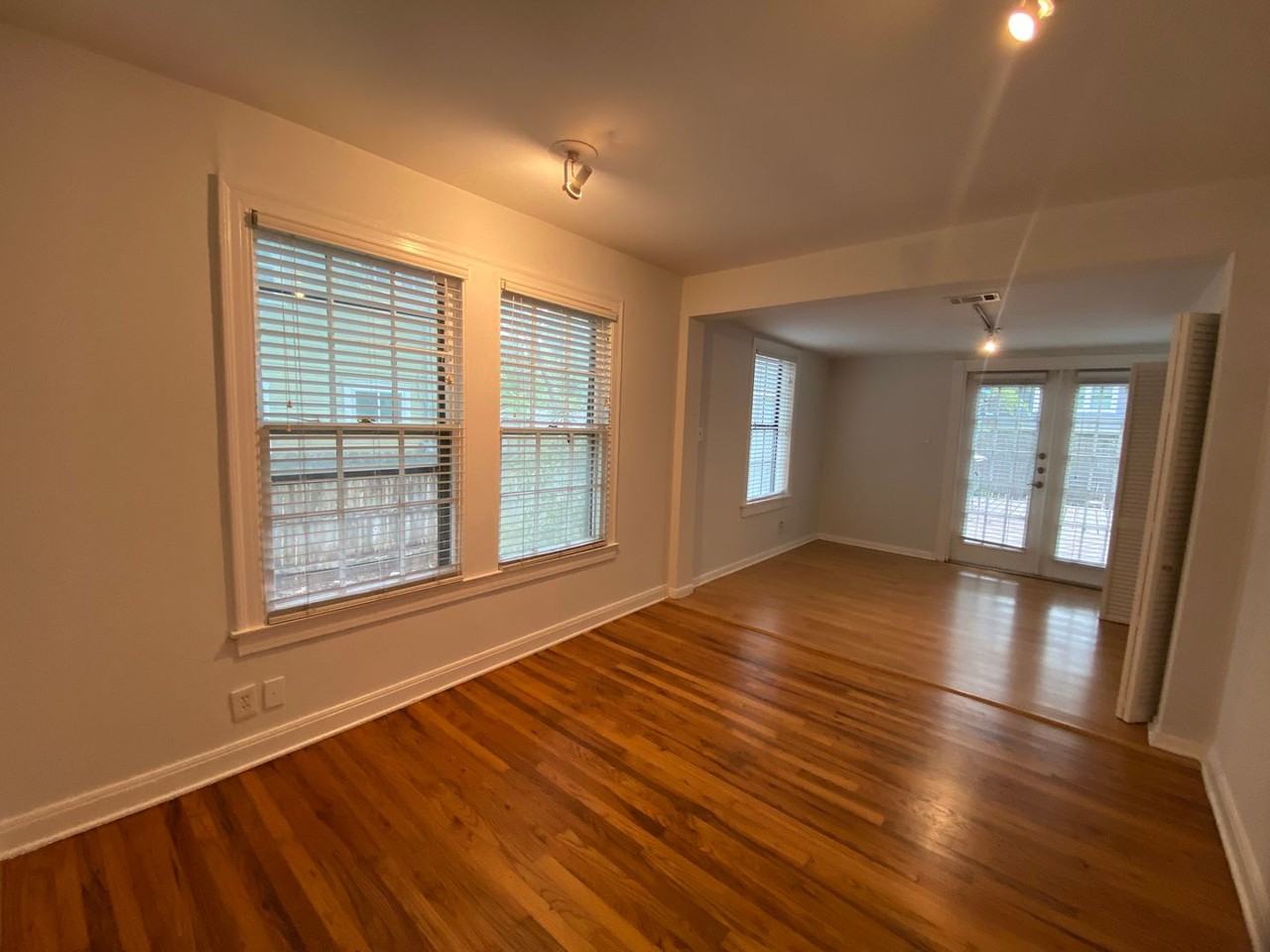 4912 Avenue G - Photo 3 of 19