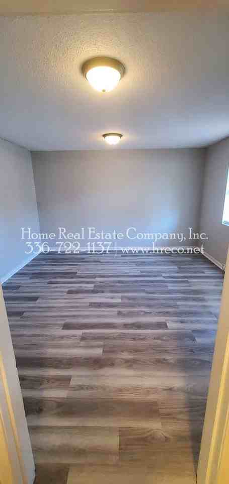 3011 Broadbay Dr #F - Photo 4 of 10