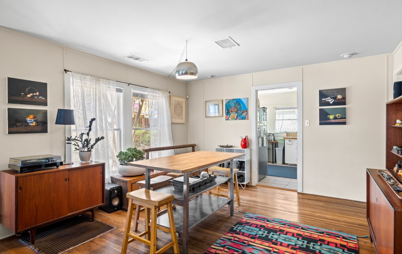 2806 Bridle Path - Photo 4 of 21