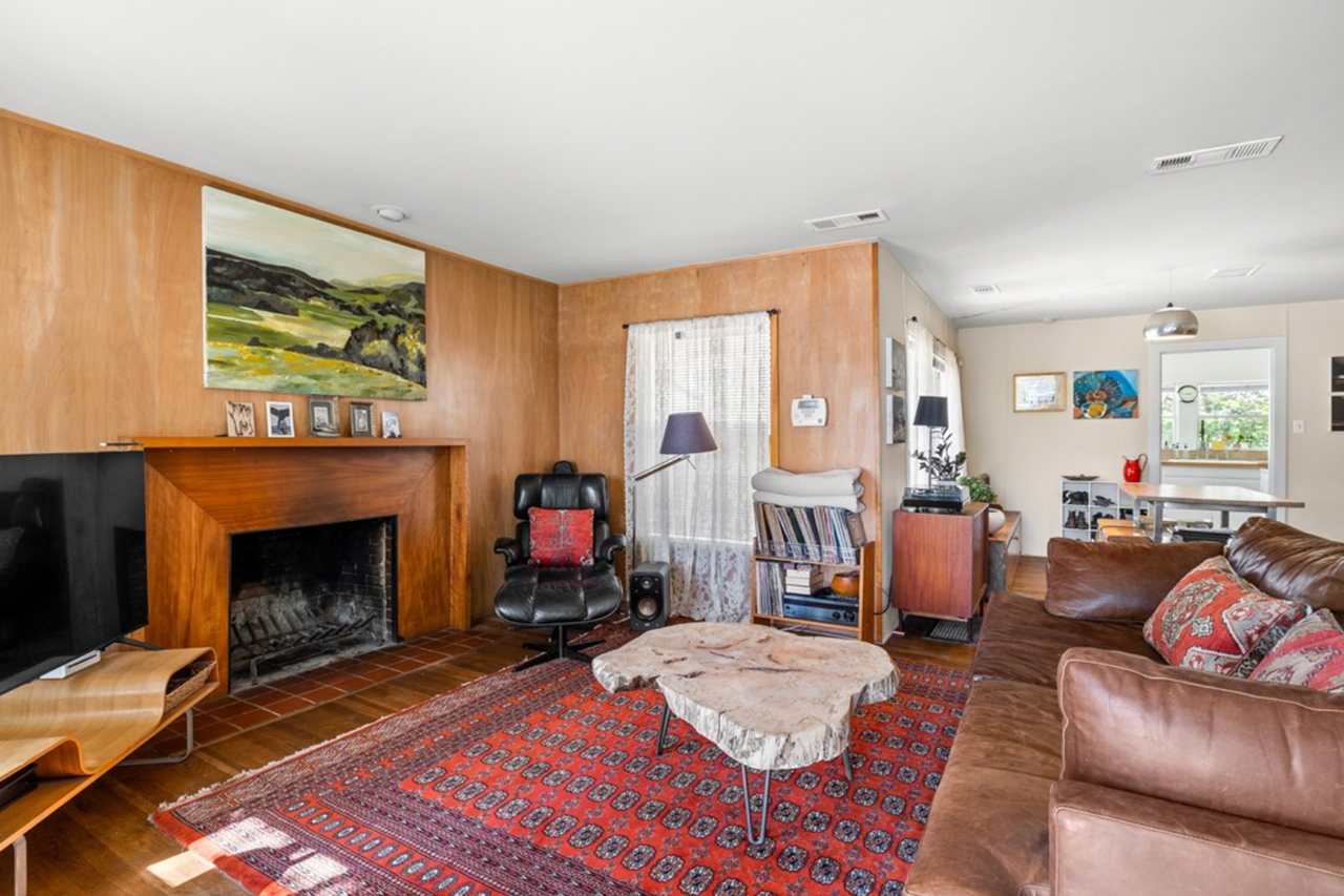 2806 Bridle Path - Photo 3 of 21