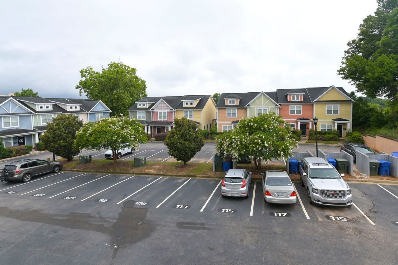 1811 Pulaski St - Photo 2 of 32