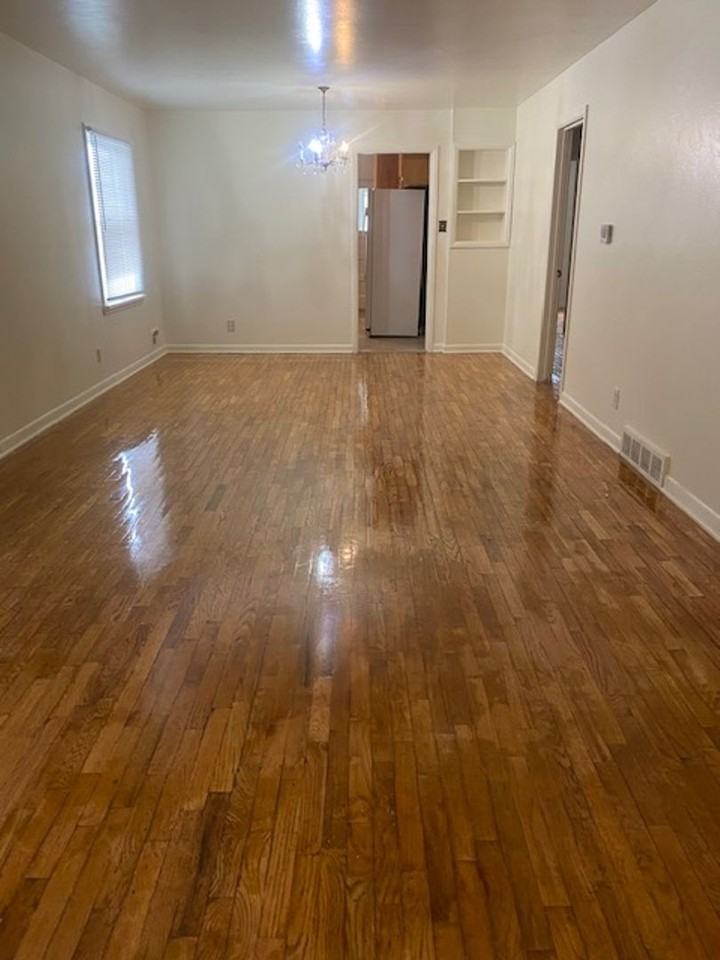 1126 Custer Ave - Photo 3 of 24