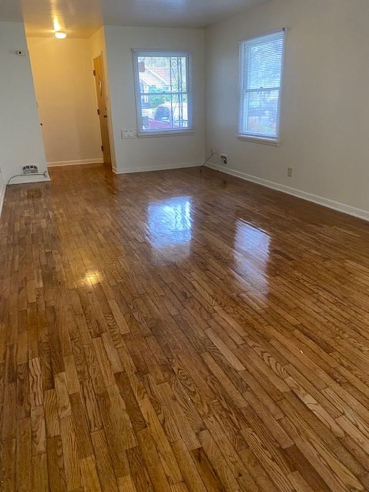 1126 Custer Ave - Photo 4 of 24
