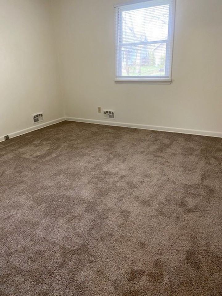 1126 Custer Ave - Photo 5 of 24