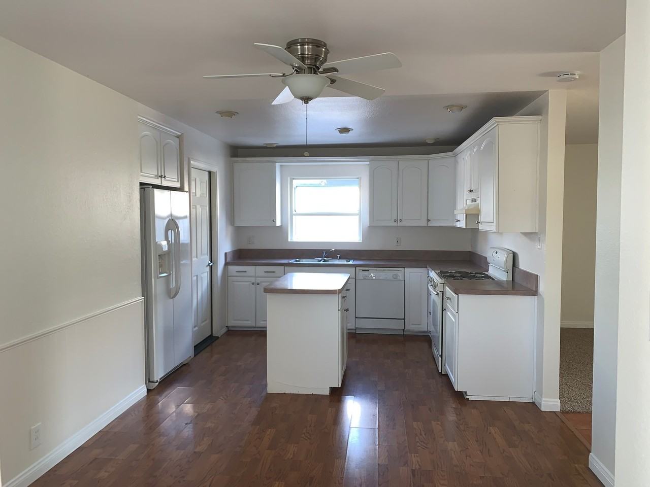 127 Flamingo Dr - Photo 2 of 13