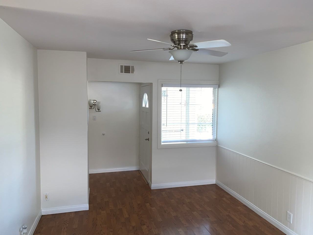 127 Flamingo Dr - Photo 3 of 13