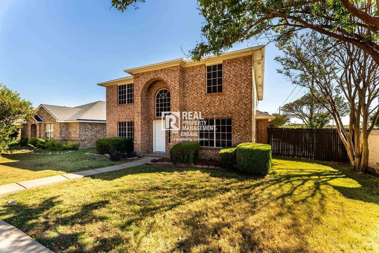3929 Acorn Ln - Photo 4 of 36