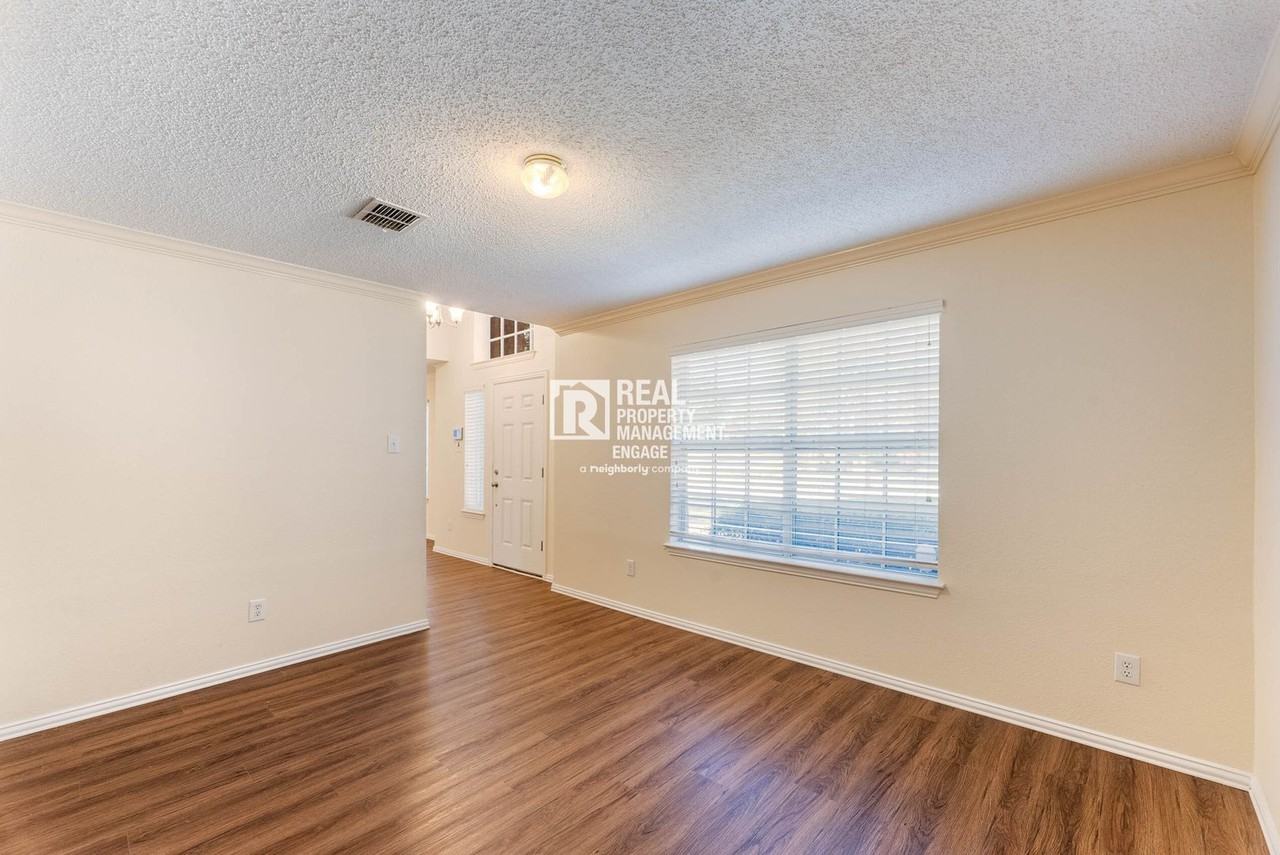 3929 Acorn Ln - Photo 7 of 36