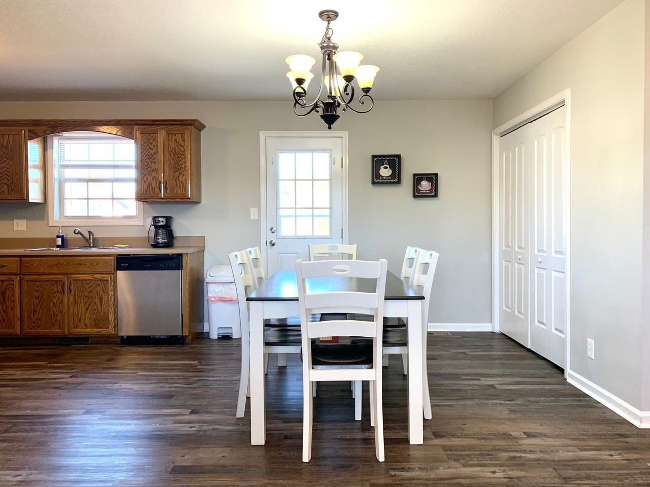 556 Oakmont Dr - Photo 5 of 28