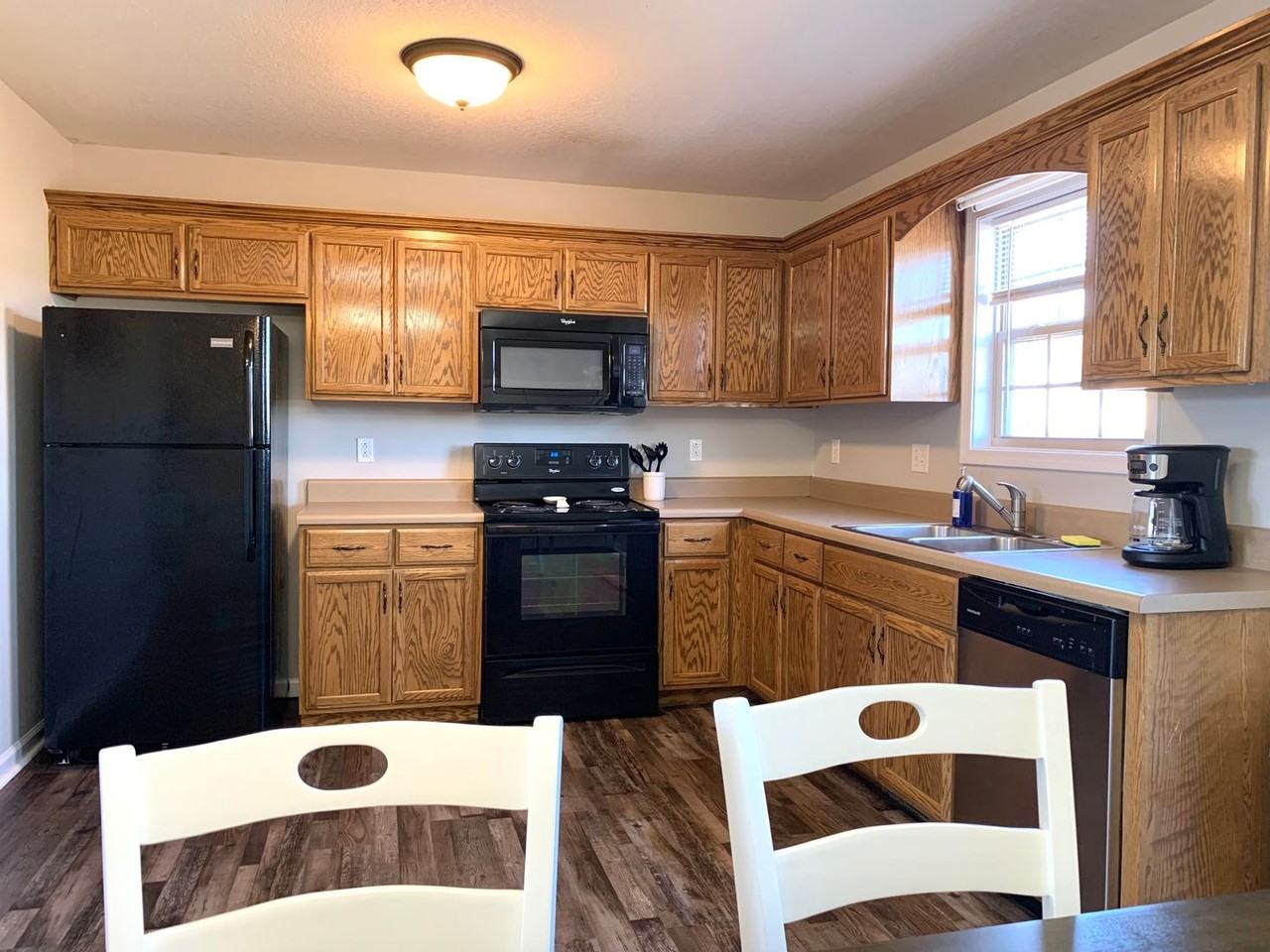 556 Oakmont Dr - Photo 7 of 28