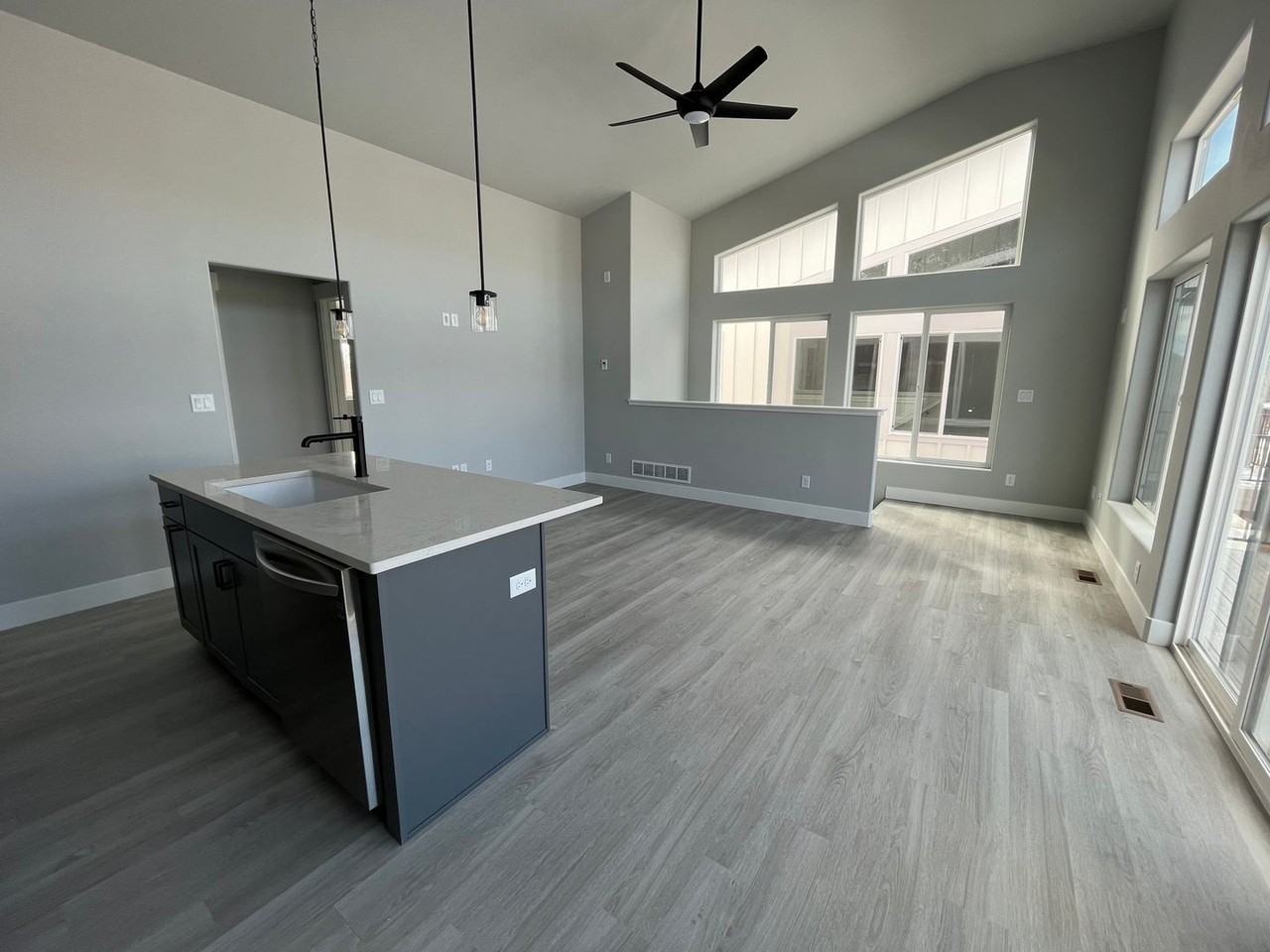 236 Miller Ln - Photo 4 of 6