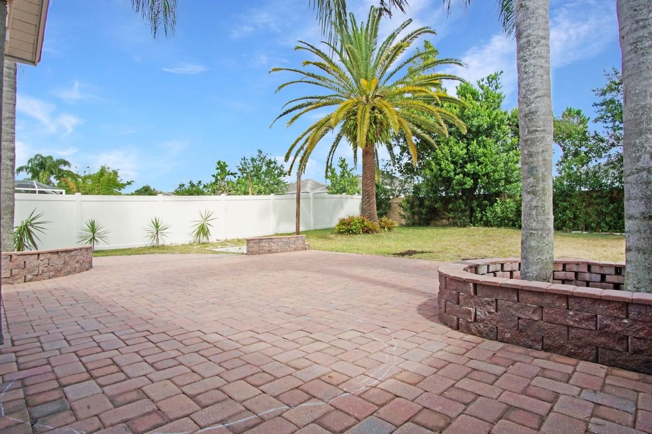 347 Loma Del Sol Dr - Photo 2 of 34