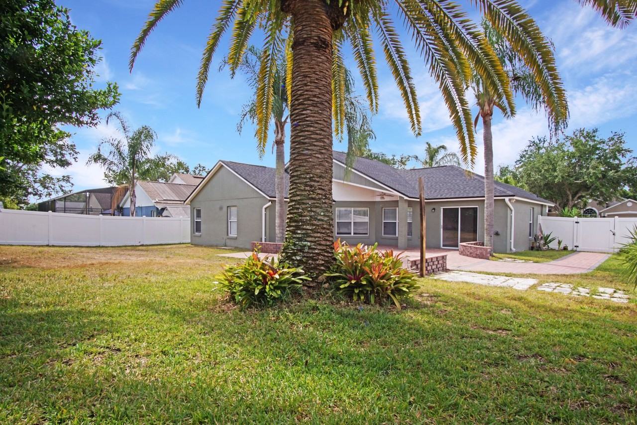 347 Loma Del Sol Dr - Photo 3 of 34