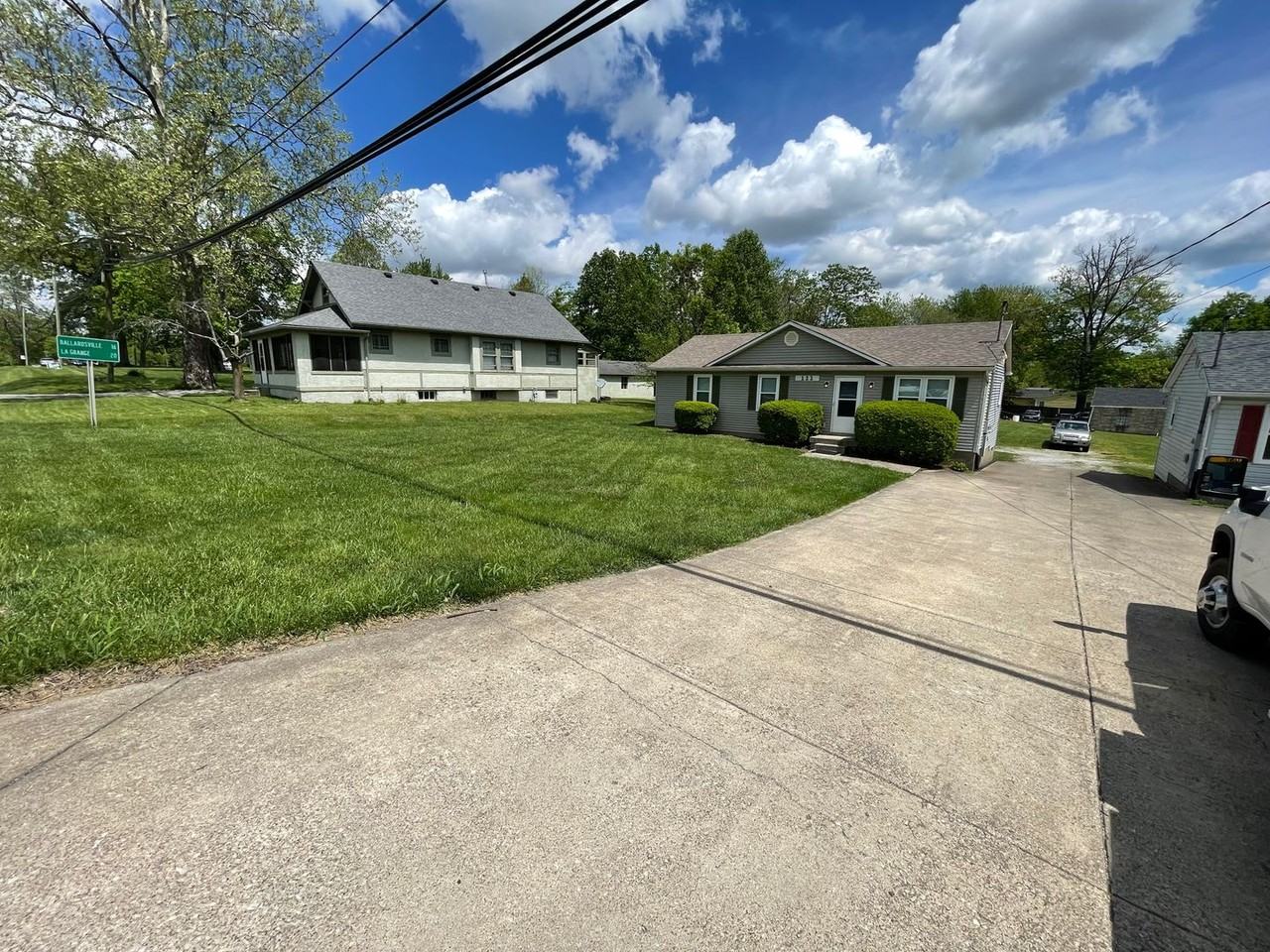 111 Smithfield Rd - Photo 2 of 16