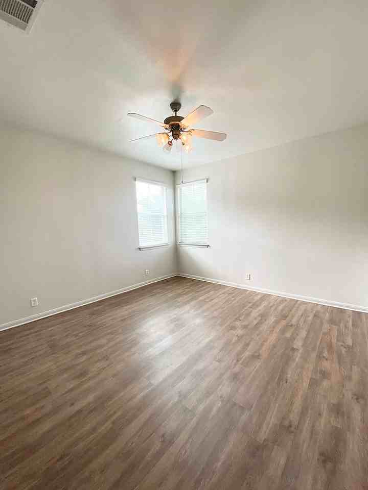 2406 Allred Dr - Photo 3 of 12