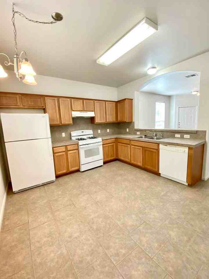 2406 Allred Dr - Photo 6 of 12
