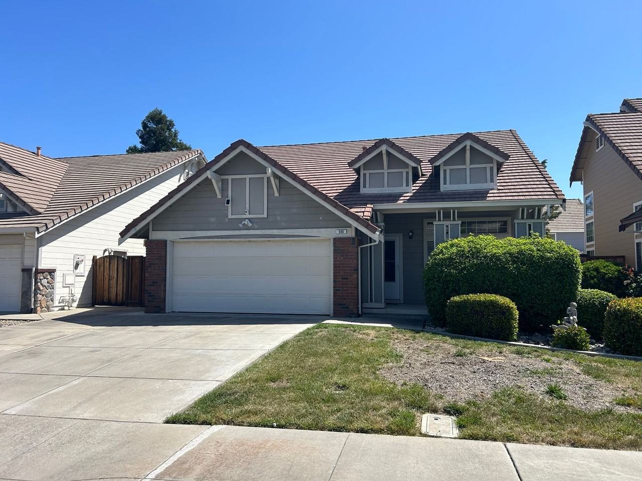 580 Creekwood Ct - Photo 2 of 18