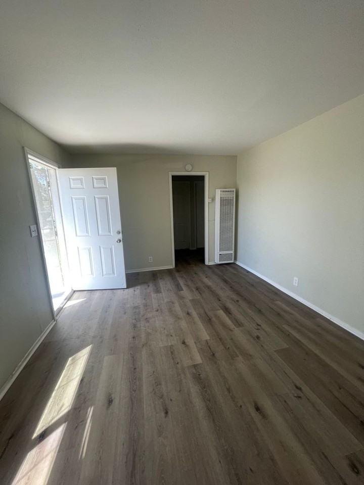 15360 Lucille St - Photo 2 of 11