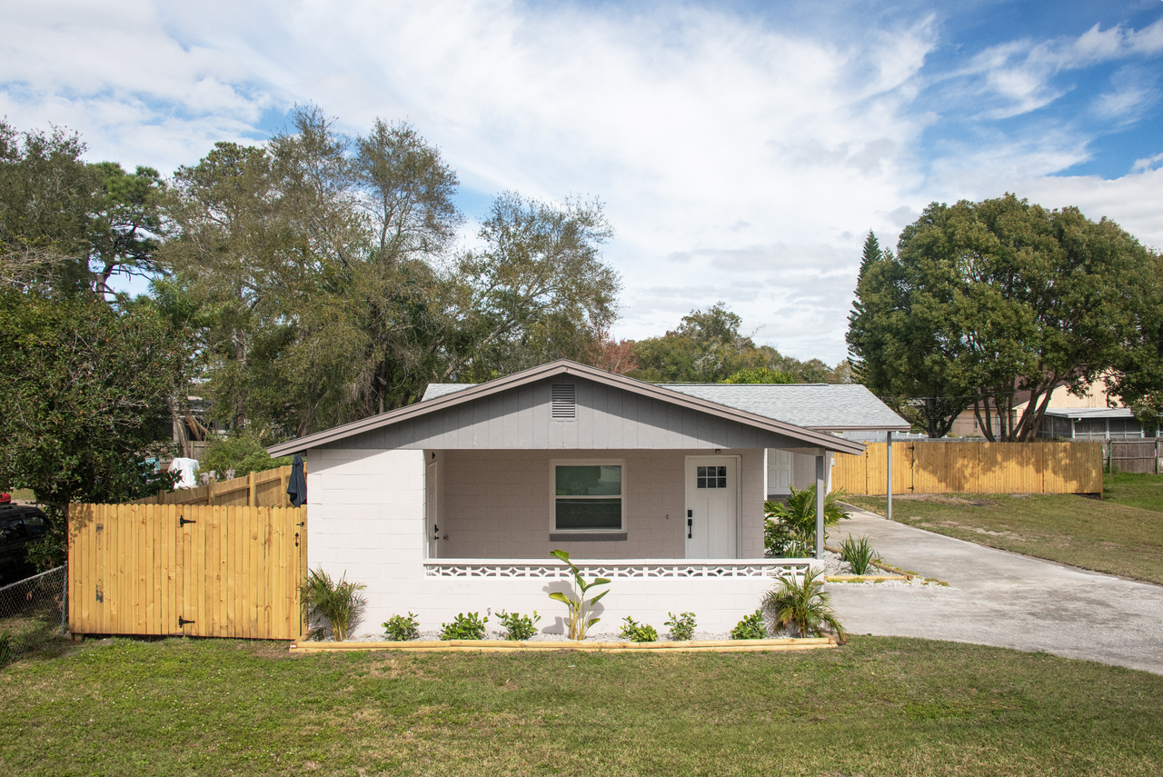 219 E Buchanon Ave - Photo 2 of 18