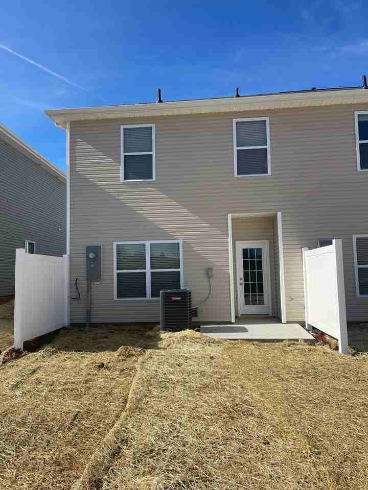 42 Moon Rock Ct #42 - Photo 2 of 8