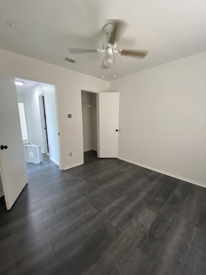 3017 Hillsdale St #NA - Photo 2 of 7