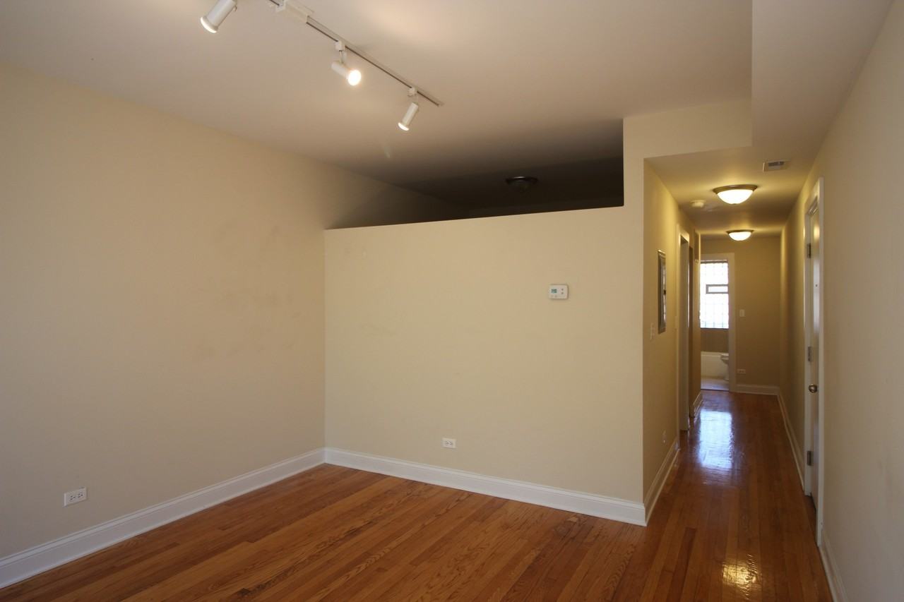 1108 W Balmoral Ave #2 - Photo 3 of 8