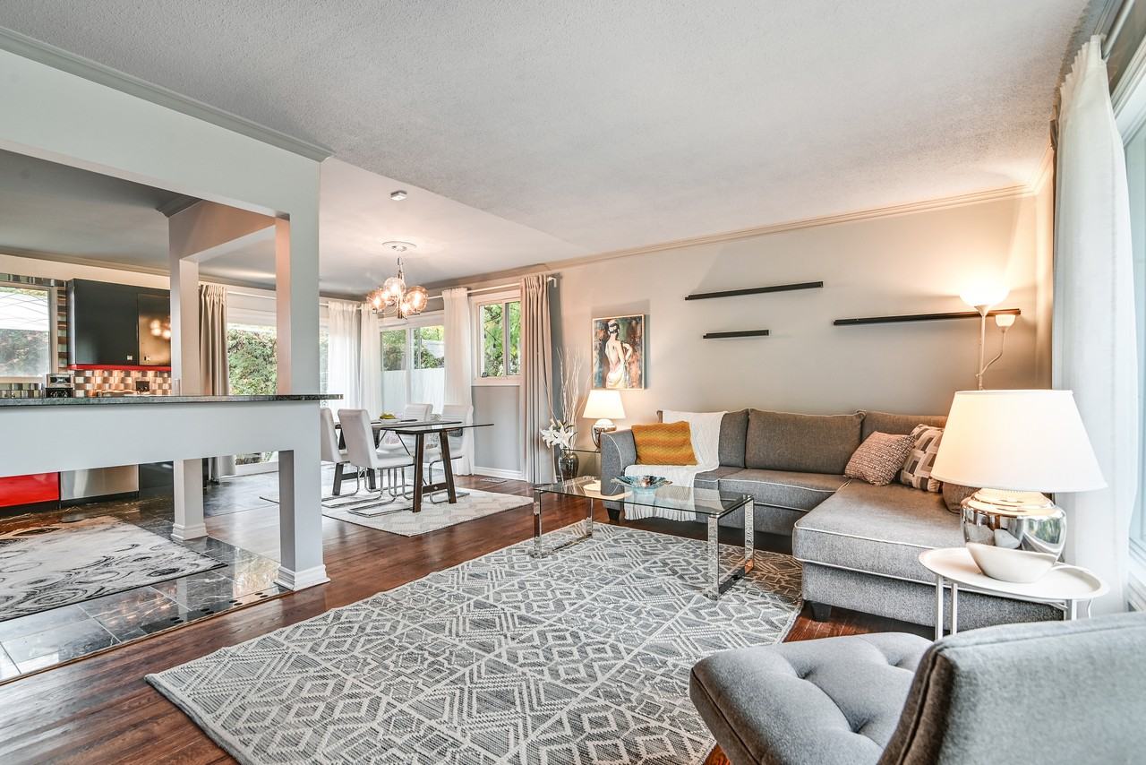 729 Stiles Crescent - Photo 3 of 8