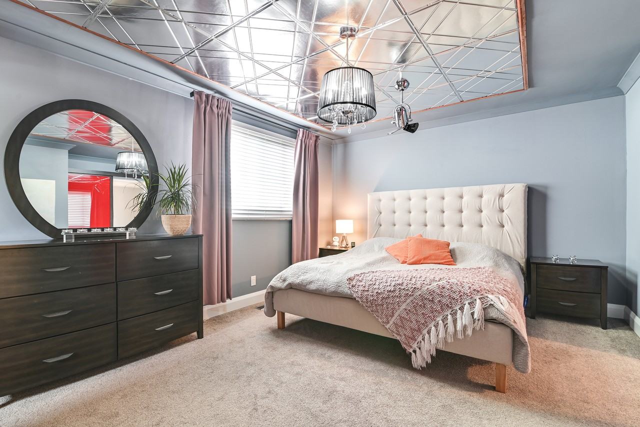 729 Stiles Crescent - Photo 4 of 8