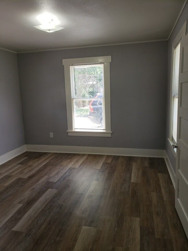 205 E Kingsbury St #205 - Photo 4 of 10