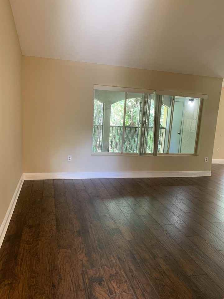 2440 Nw 33rd St - Photo 5 of 32