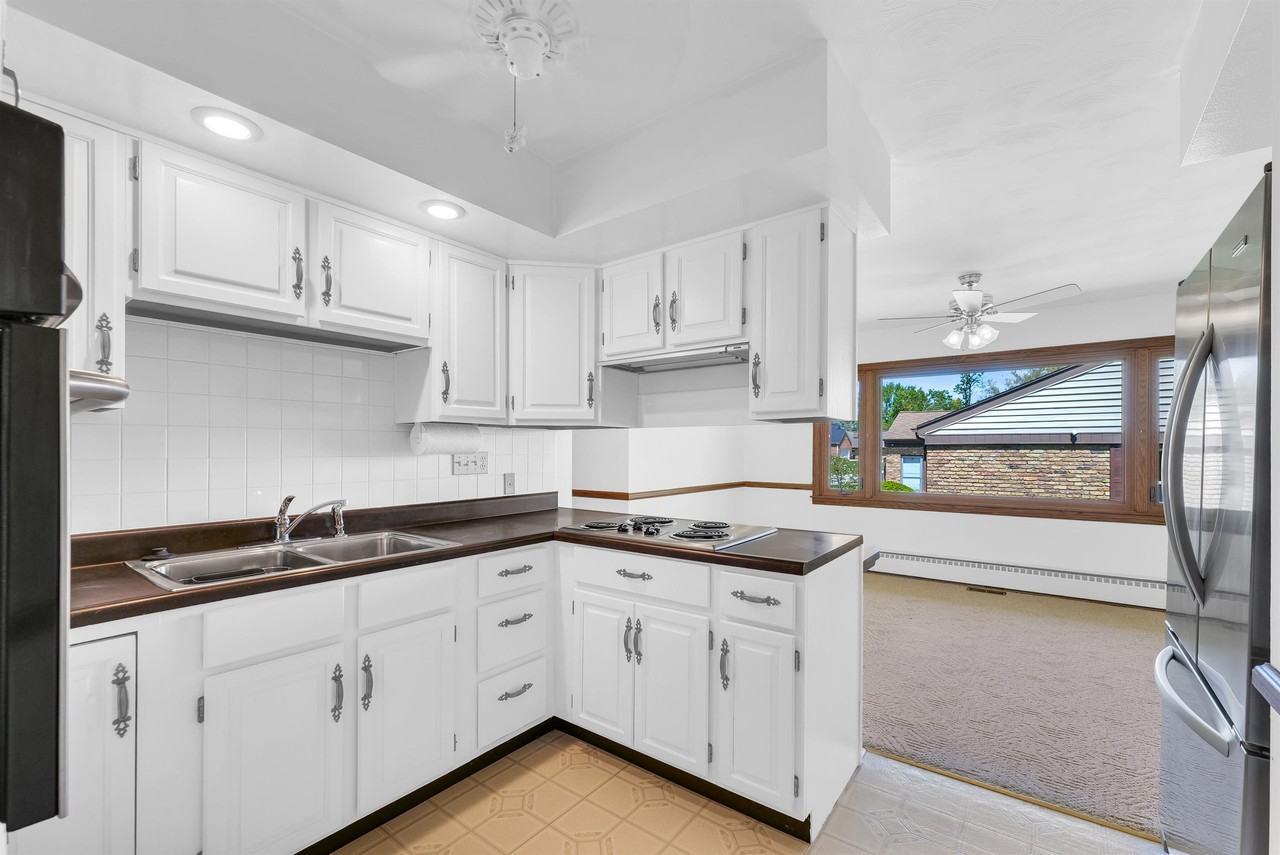 1702 Golfview Dr #1 - Photo 6 of 16