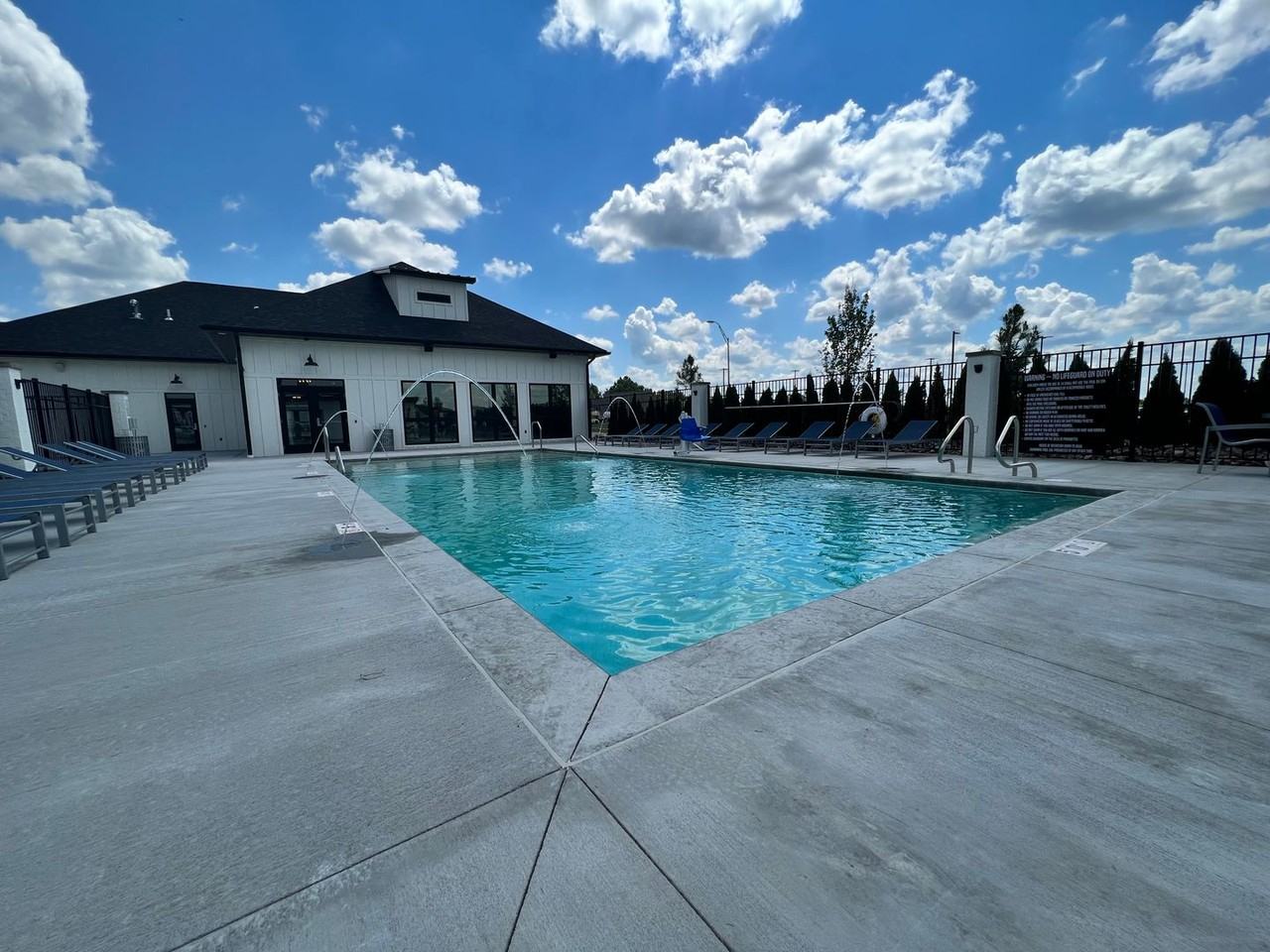 The Flats at Westbury - Photo 4 of 7