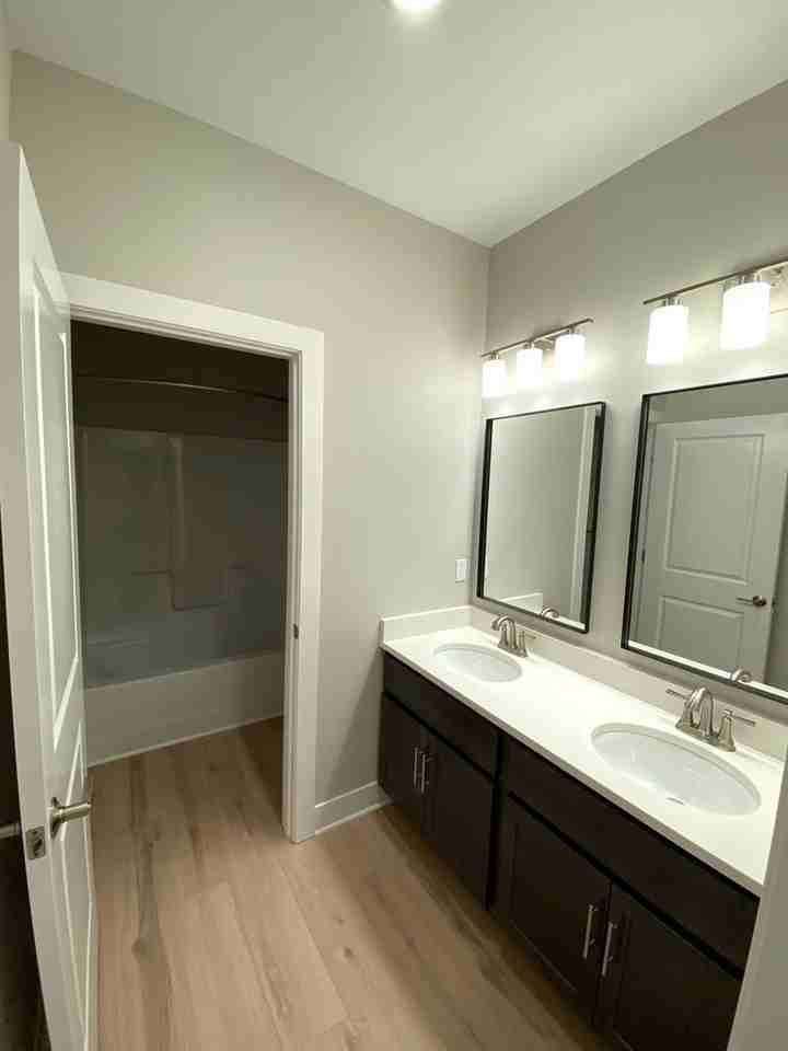 The Flats at Westbury - Photo 6 of 7