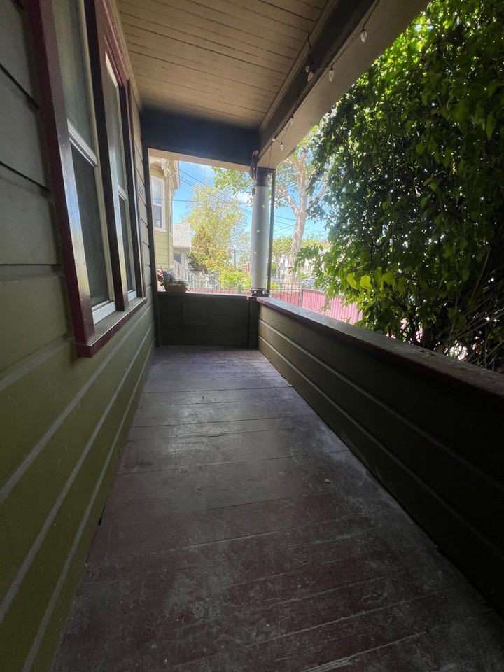 1528 Alcatraz Ave - Photo 3 of 24