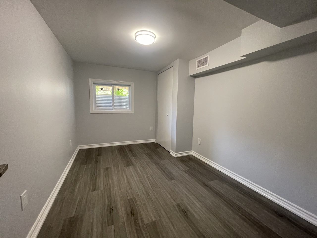 980 Ossington Avenue #BSMT - Photo 4 of 7