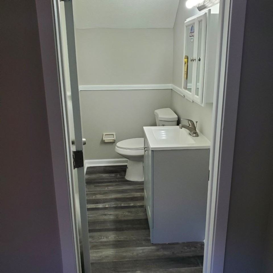 752 University Ave - Photo 2 of 15