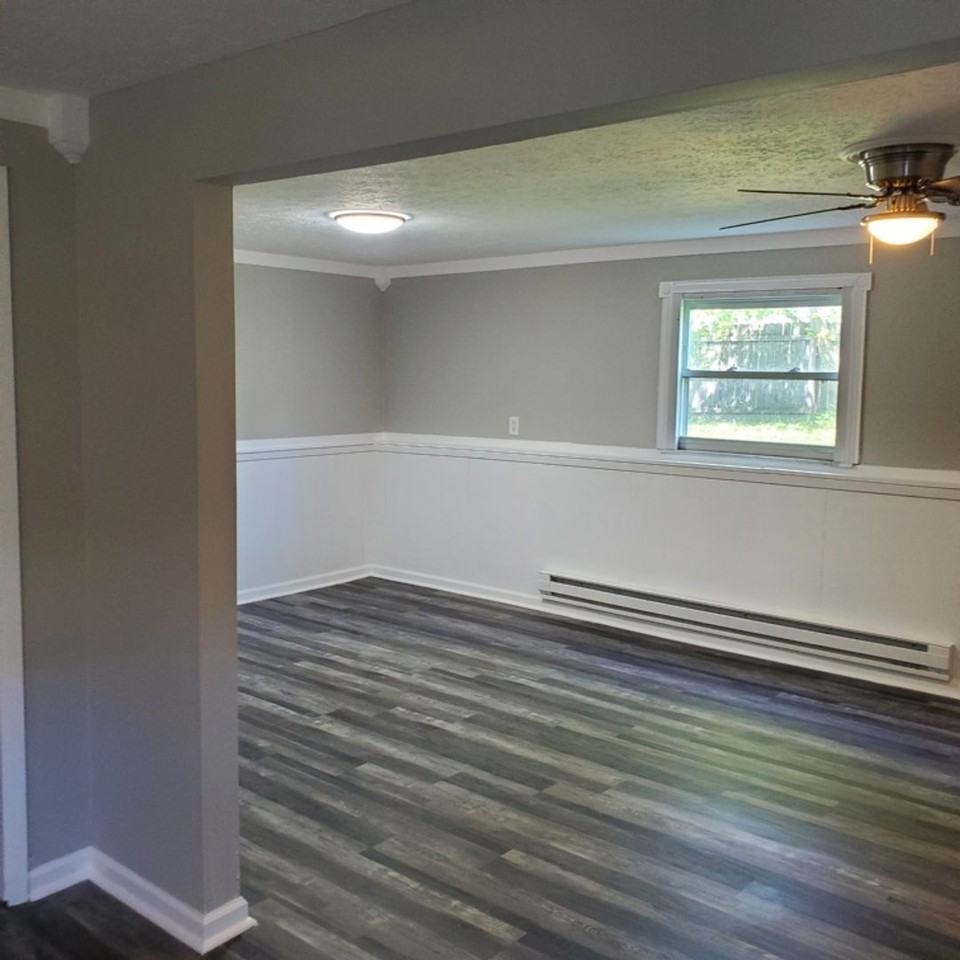 752 University Ave - Photo 3 of 15