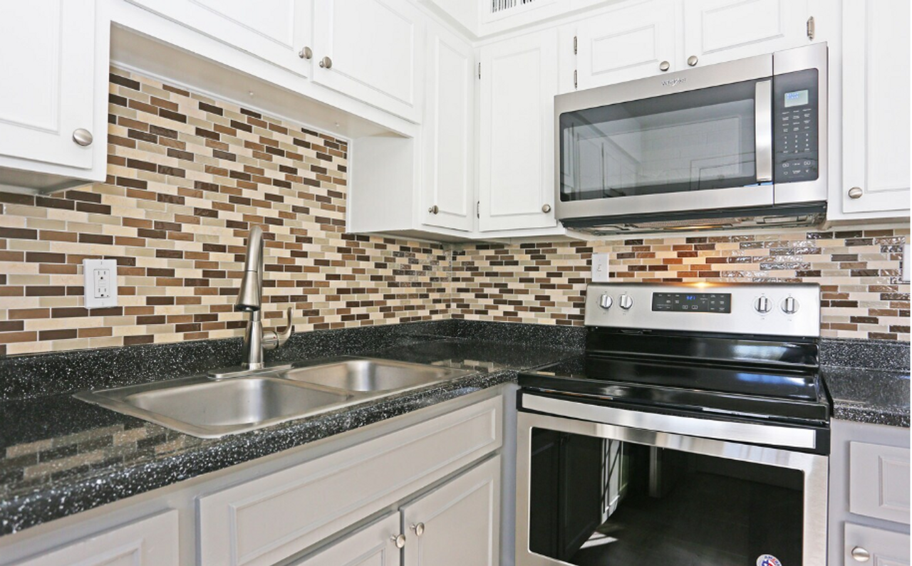 Lamar Villas - Photo 2 of 3